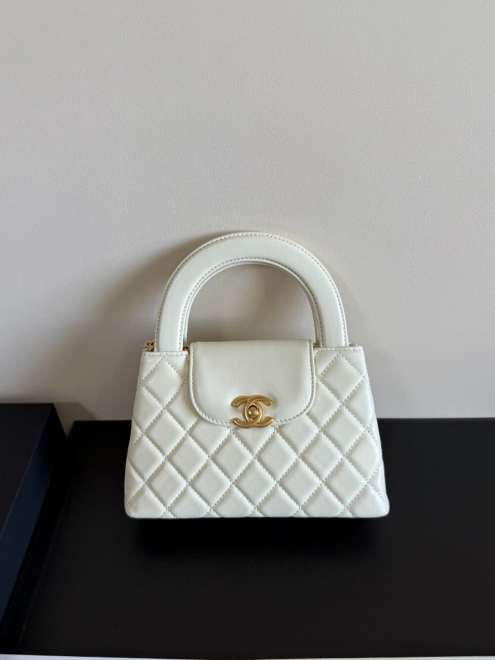 Chanel 23K HandBag With Handle Kelly bag White